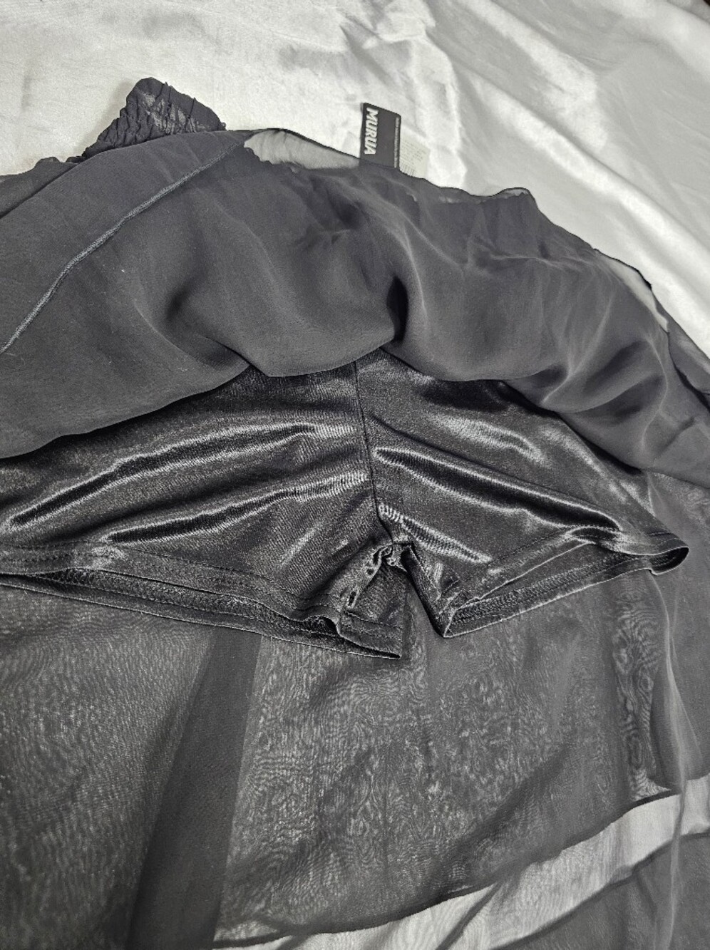 Elegant Black Layered Skirt - Picture 6 of 6